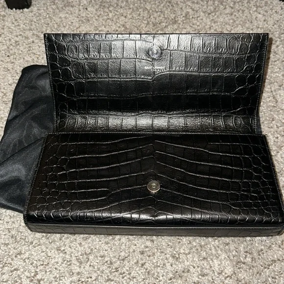 Authentic YSL Yves Saint Laurent Crocodile Embossed Black Leather Clutch Bag - Picture 4 of 10